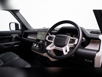 Used Land Rover Defender 2025 for sale - 76966487: Photo