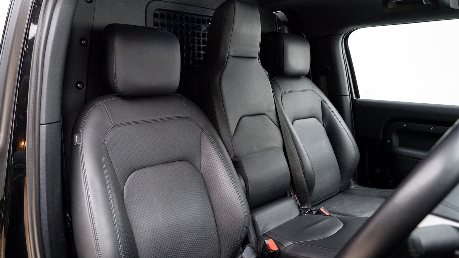 Used Land Rover Defender 2025 for sale - 76966487: Photo 3