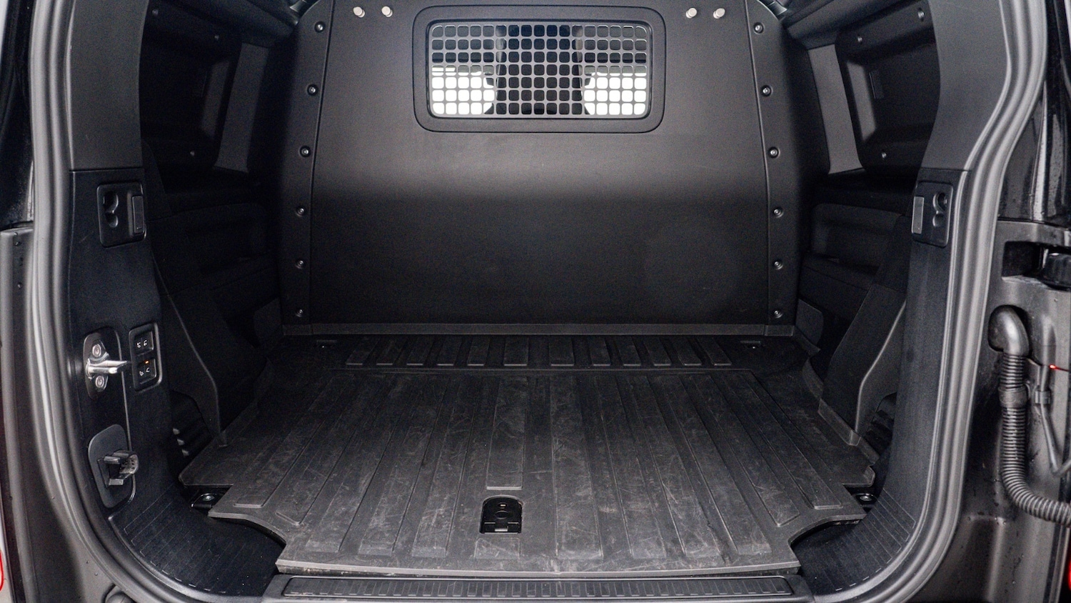 Used Land Rover Defender 2025 for sale - 76966487: Photo 4