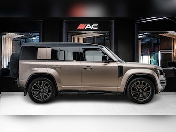 Used Land Rover Defender 2025 for sale - 79457353: Photo