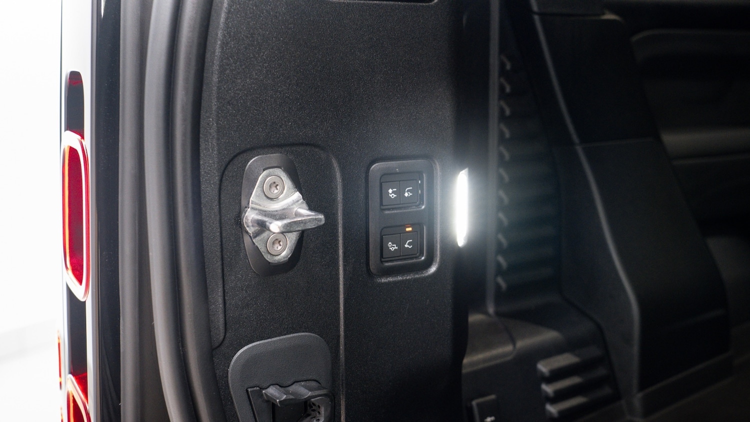 Used Land Rover Defender 2025 for sale - 77885453: Photo 9