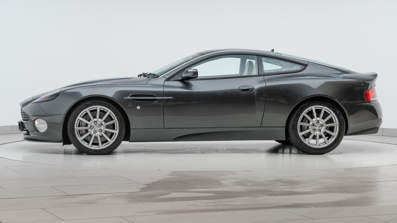 Used Aston Martin Vanquish 2007 for sale - 77401407: Photo 4