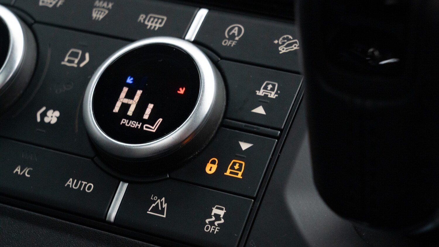 Used Land Rover Defender 2024 for sale - 77847999: Photo 23