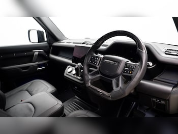 Used Land Rover Defender 2025 for sale - 77512712: Photo