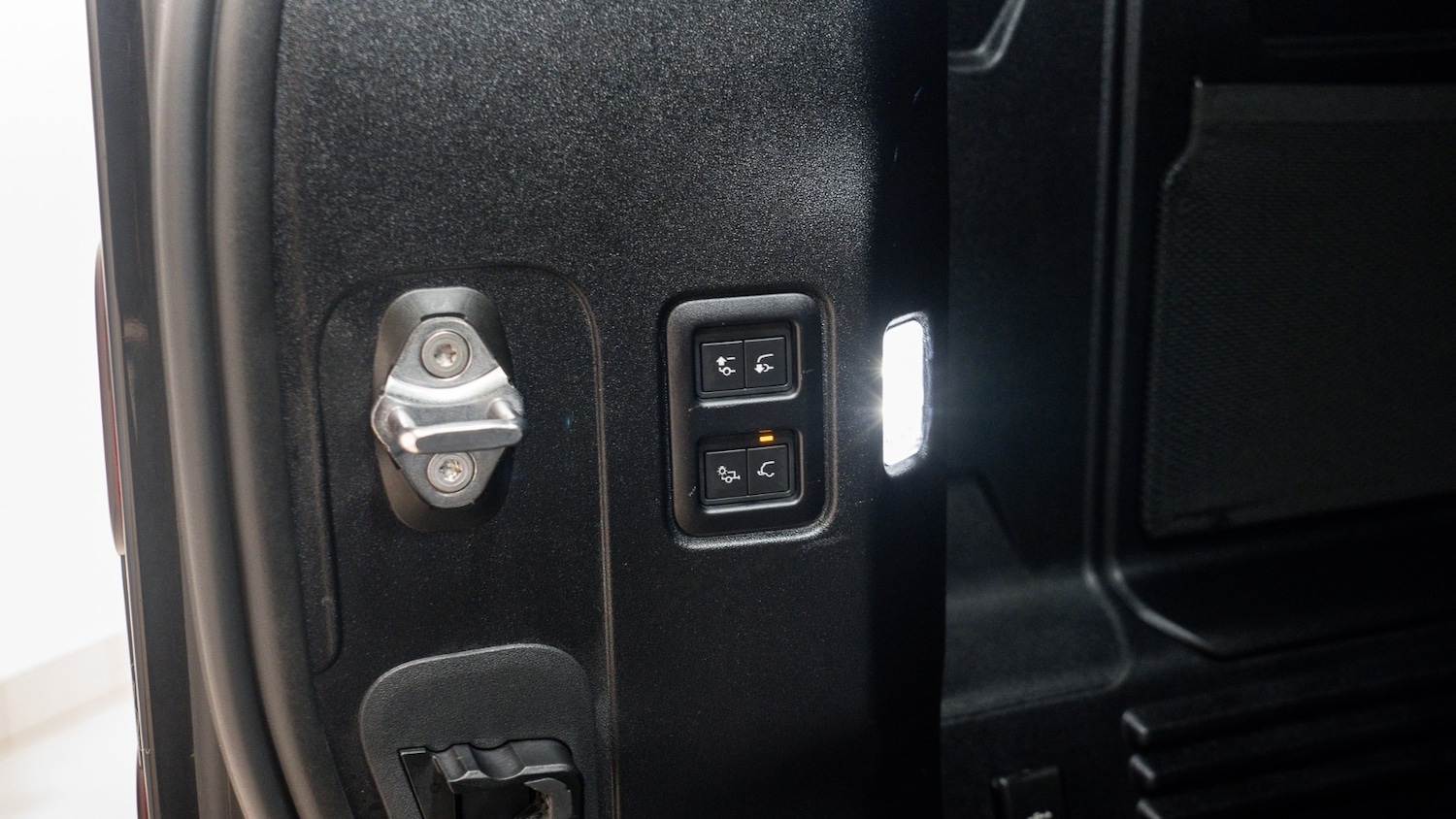 Used Land Rover Defender 2025 for sale - 77512712: Photo 8