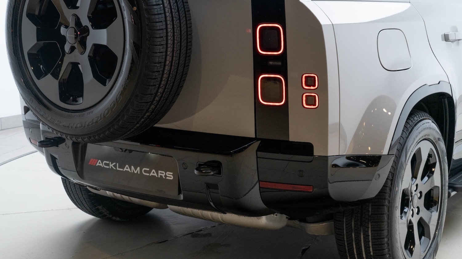 Used Land Rover Defender 2025 for sale - 76709350: Photo 12