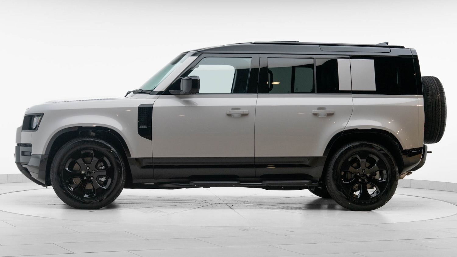 Used Land Rover Defender 2025 for sale - 76709350: Photo 4