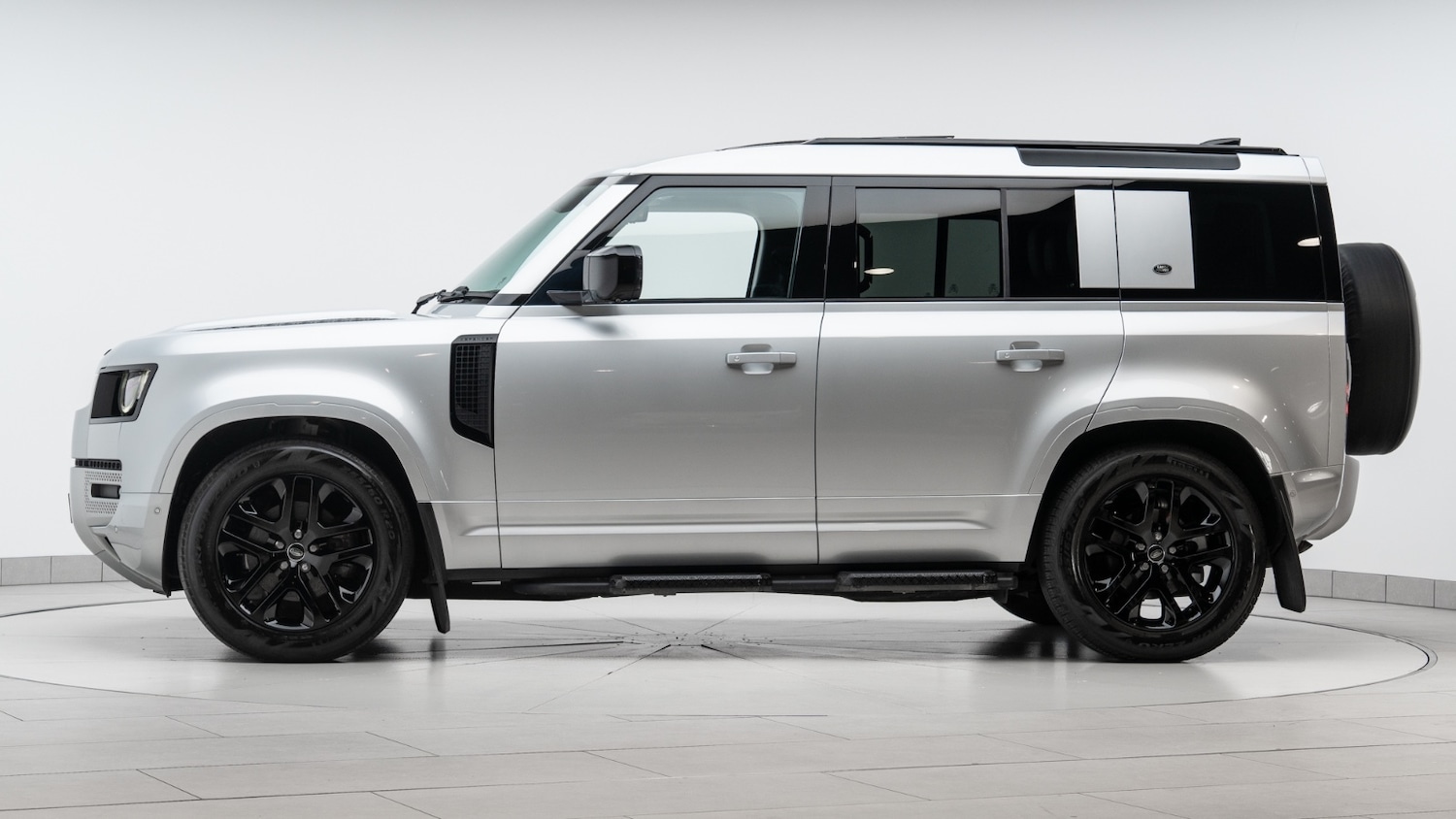 Used Land Rover Defender 2022 for sale - 76717268: Photo 4