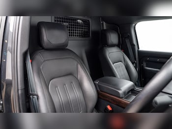 Used Land Rover Defender 2023 for sale - 77841499: Photo