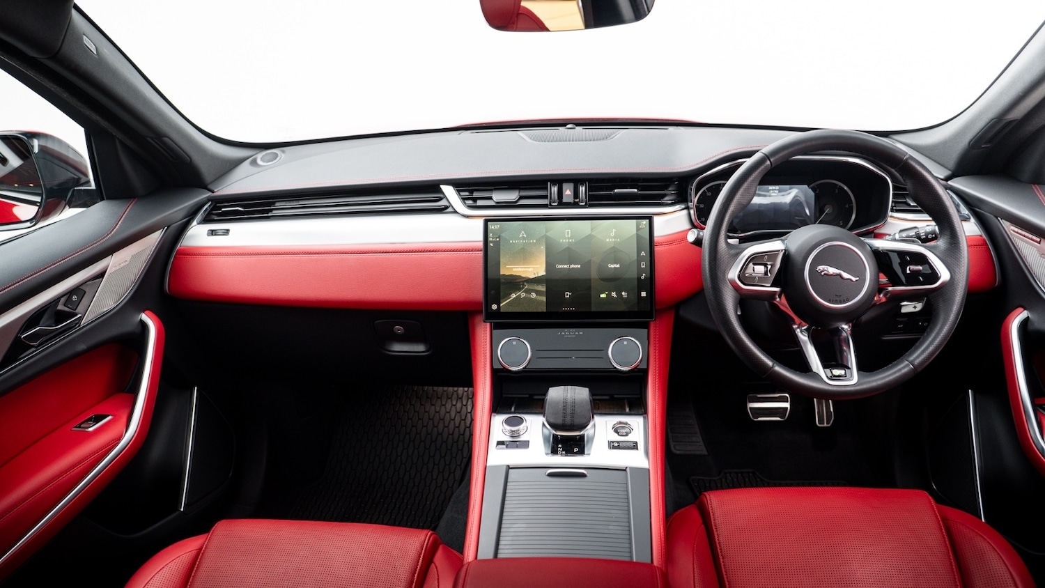 Used Jaguar F-Pace 2023 for sale - 76078985: Photo 2