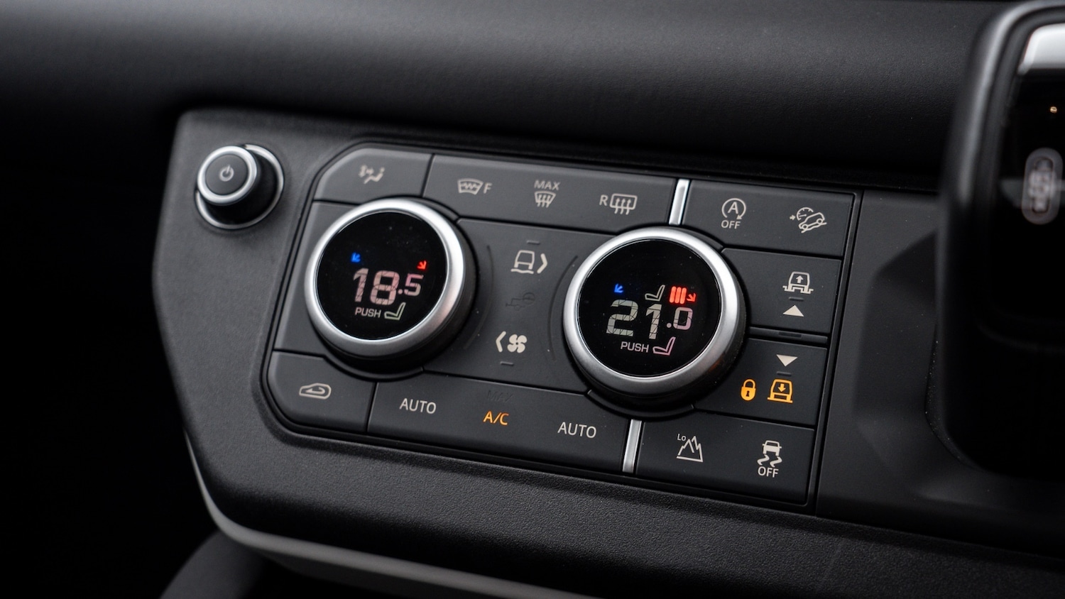 Used Land Rover Defender 2024 for sale - 78094717: Photo 32