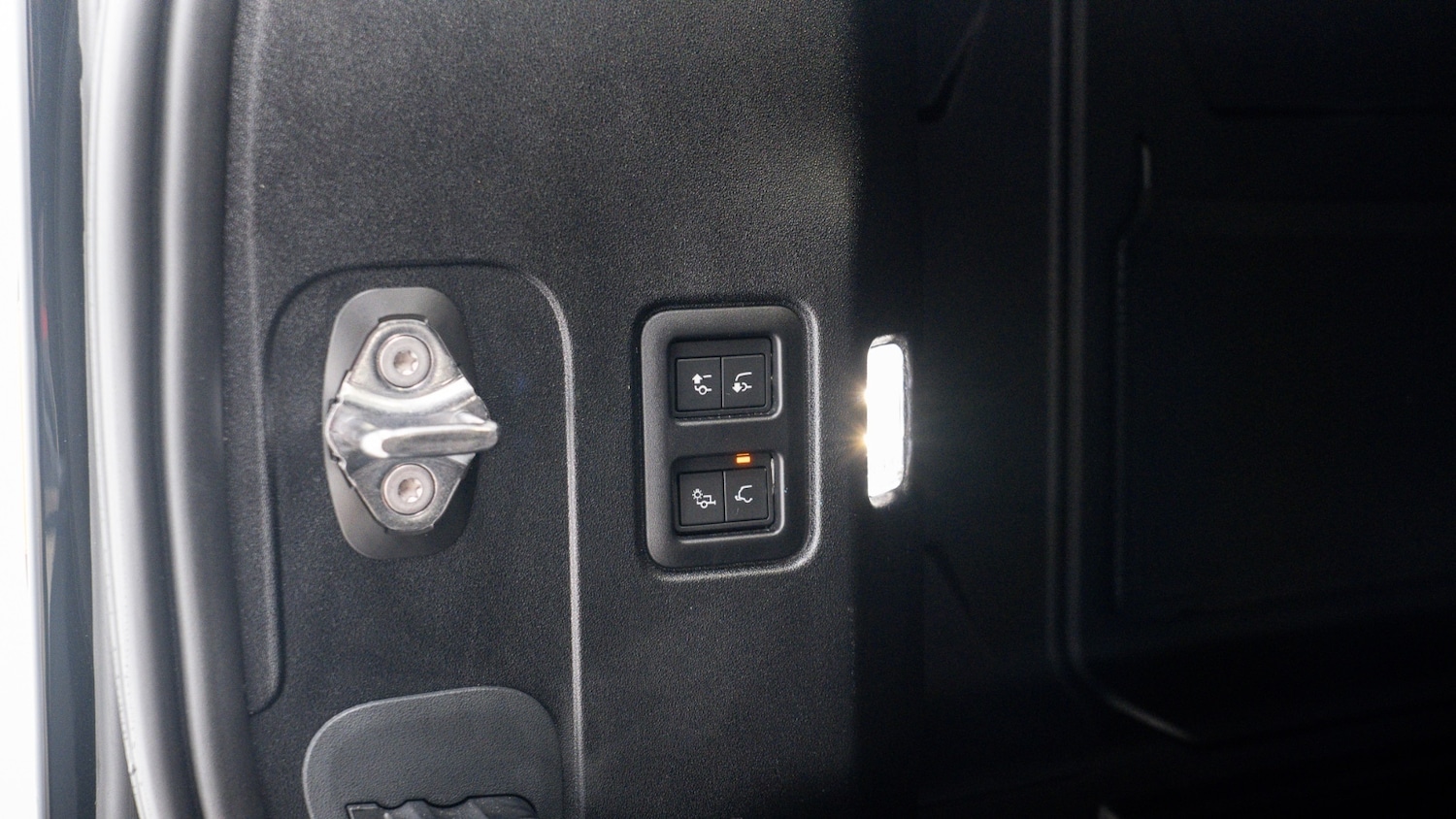 Used Land Rover Defender 2024 for sale - 78094717: Photo 9