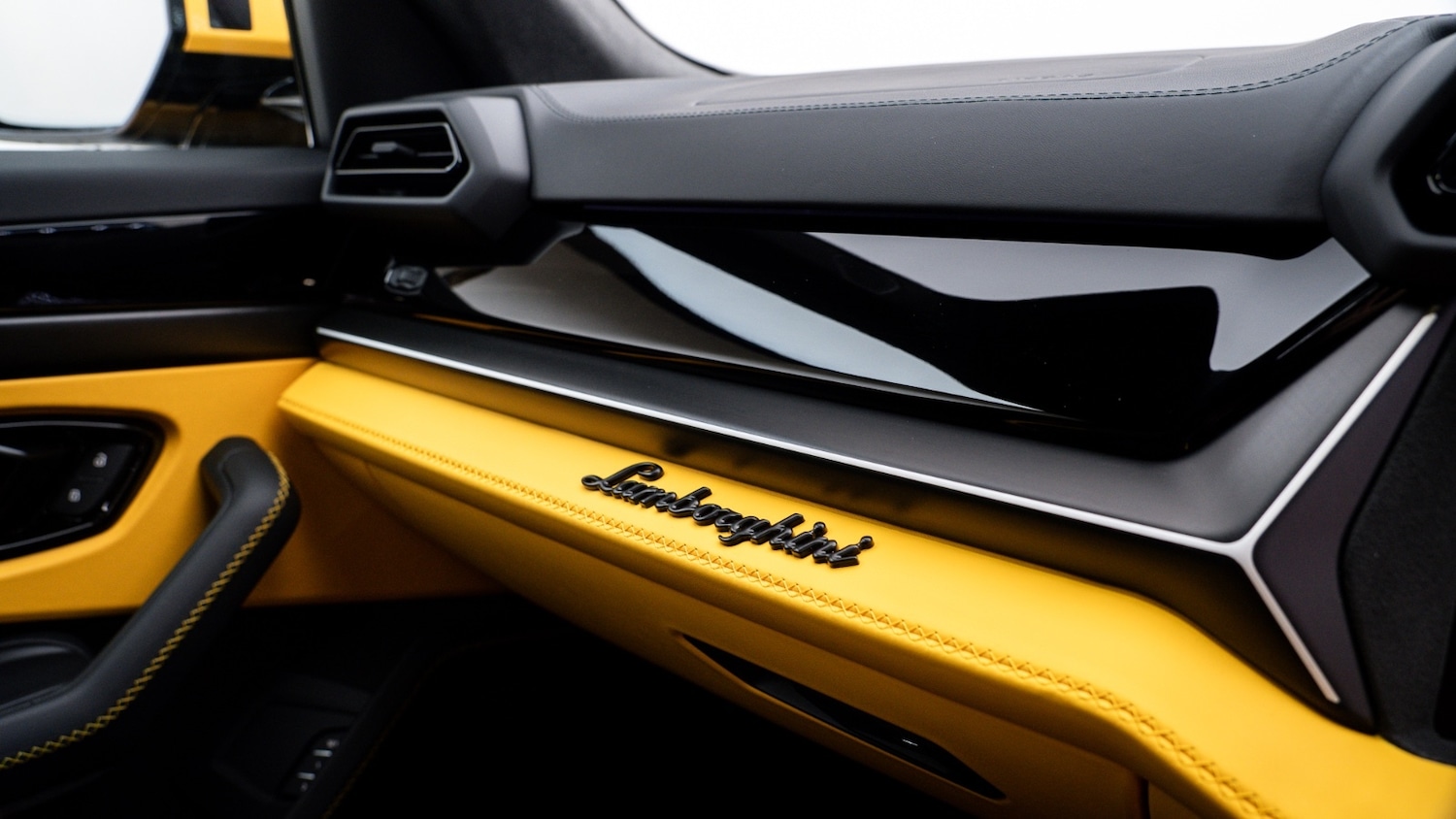 Used Lamborghini Urus 2025 for sale - 76894757: Photo 18