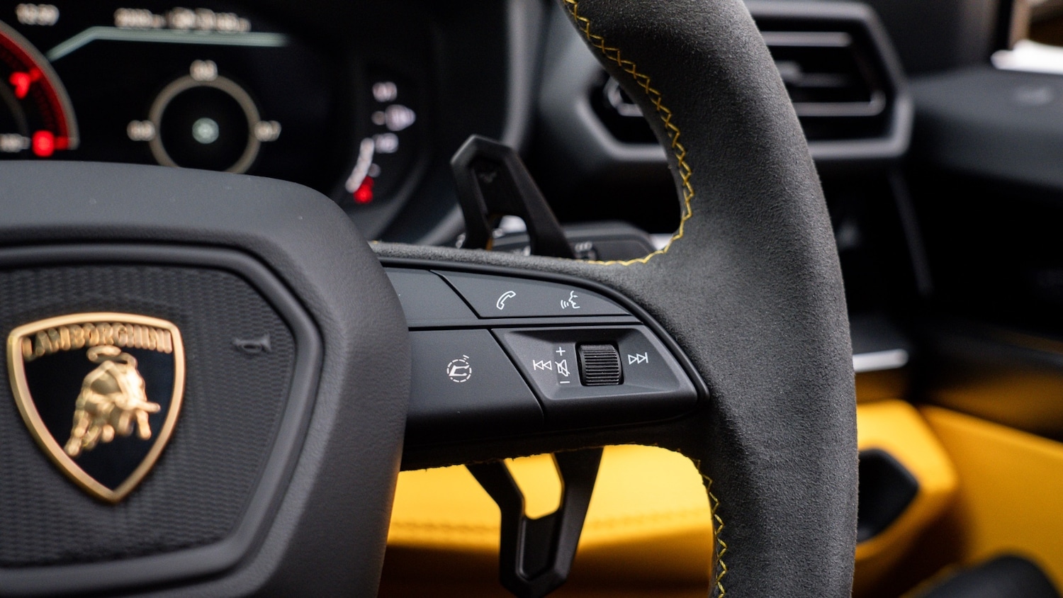 Used Lamborghini Urus 2025 for sale - 76894757: Photo 45