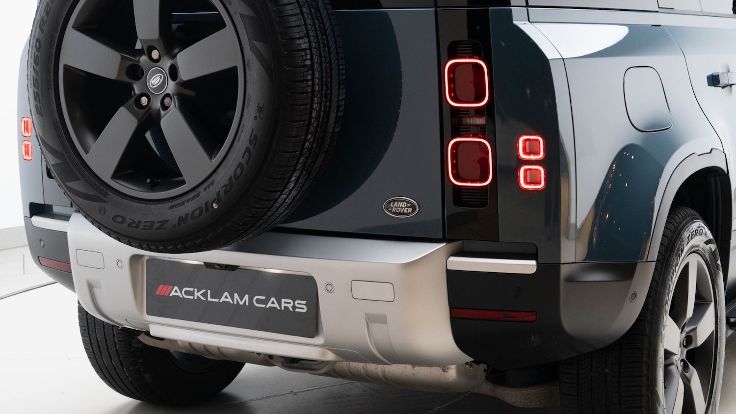 Used Land Rover Defender 2023 for sale - 76526518: Photo 11