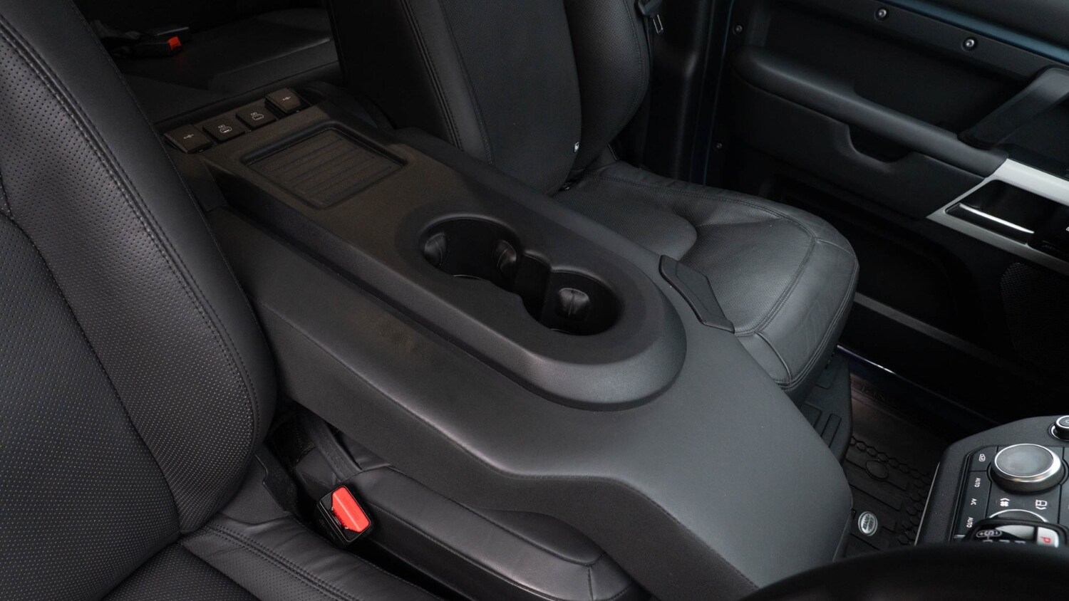 Used Land Rover Defender 2023 for sale - 76526518: Photo 16