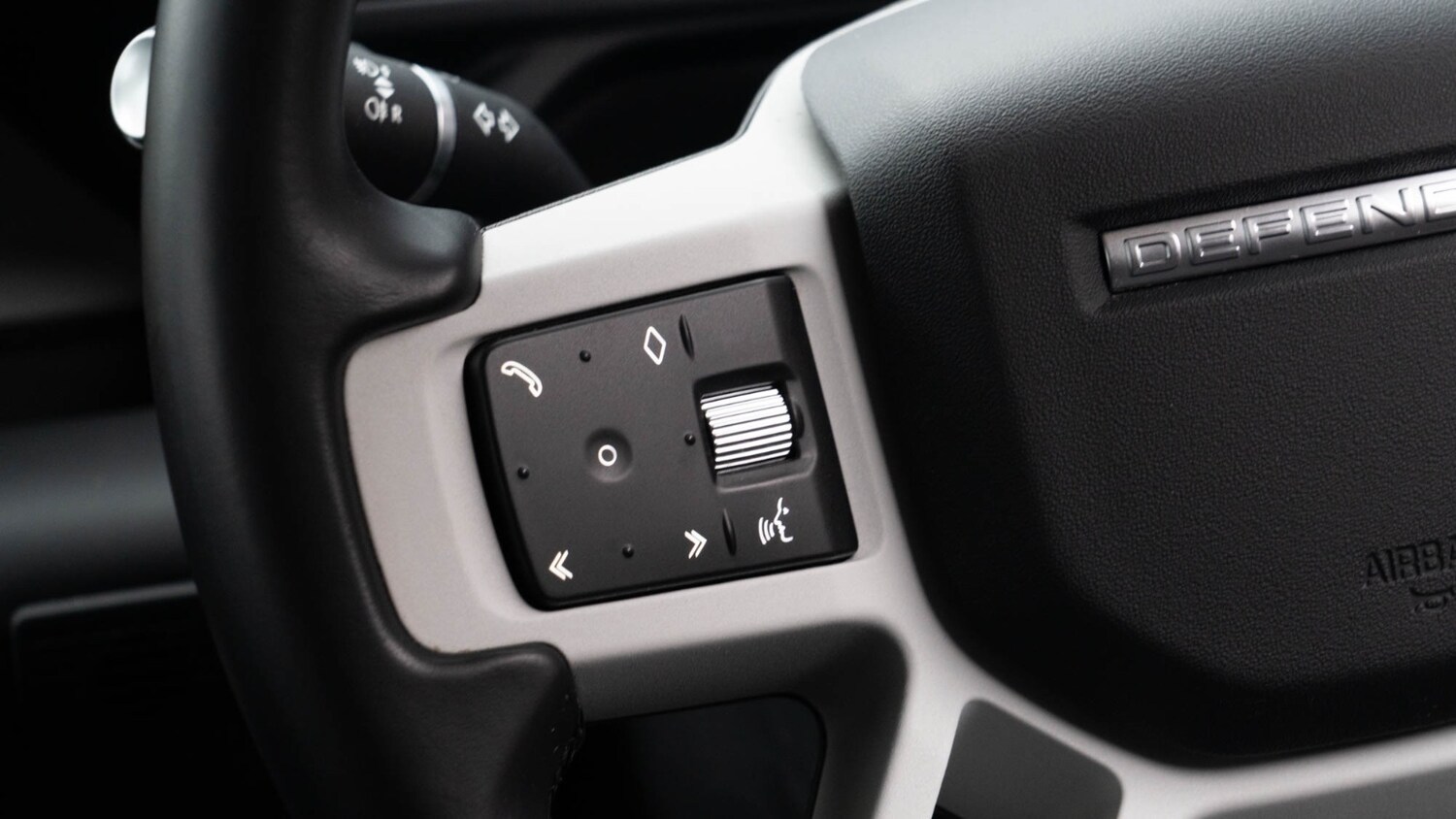 Used Land Rover Defender 2023 for sale - 76526518: Photo 18