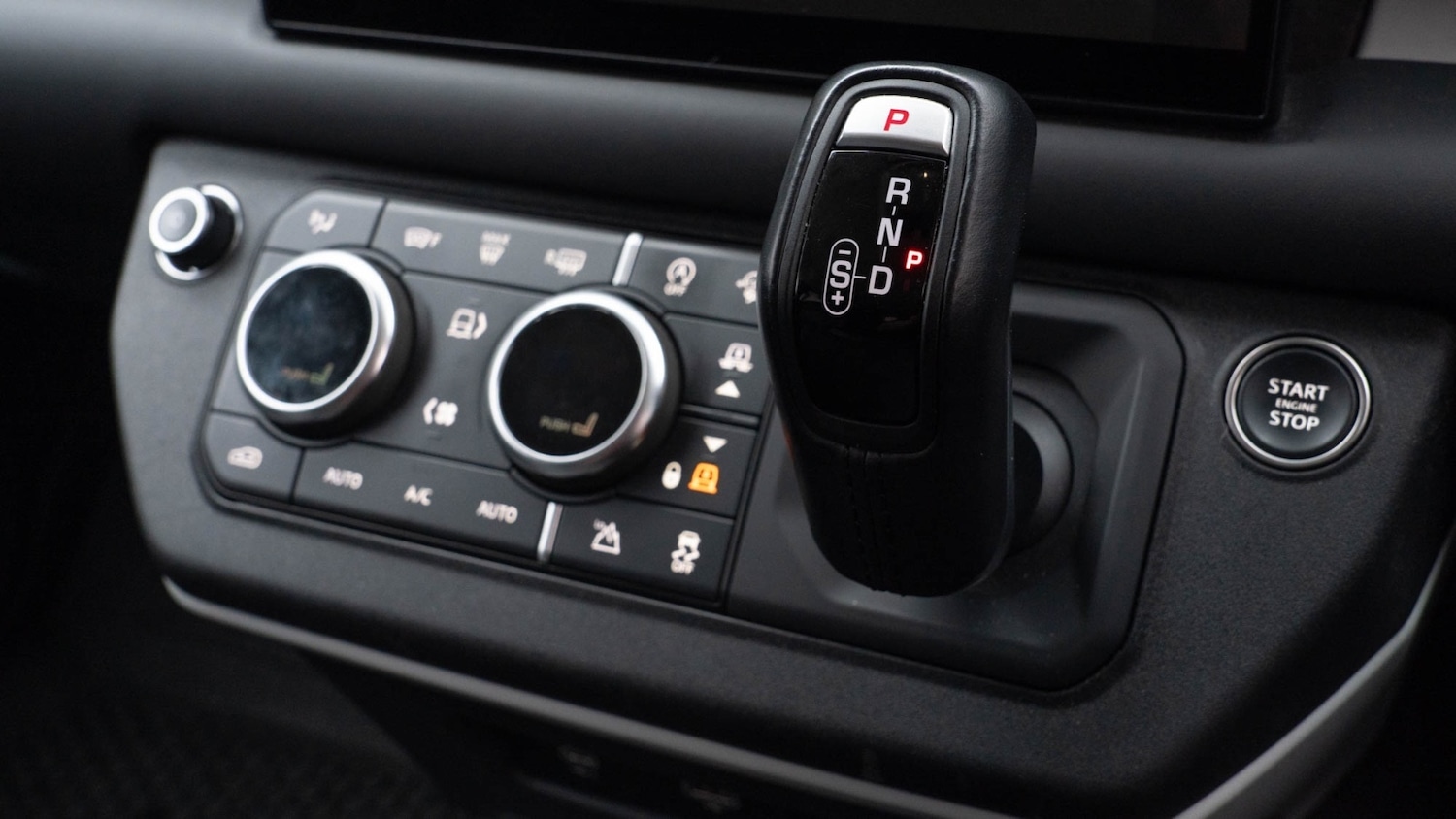 Used Land Rover Defender 2023 for sale - 76526518: Photo 20