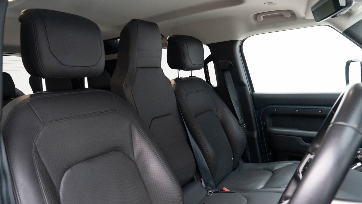 Used Land Rover Defender 2023 for sale - 76526518: Photo 3