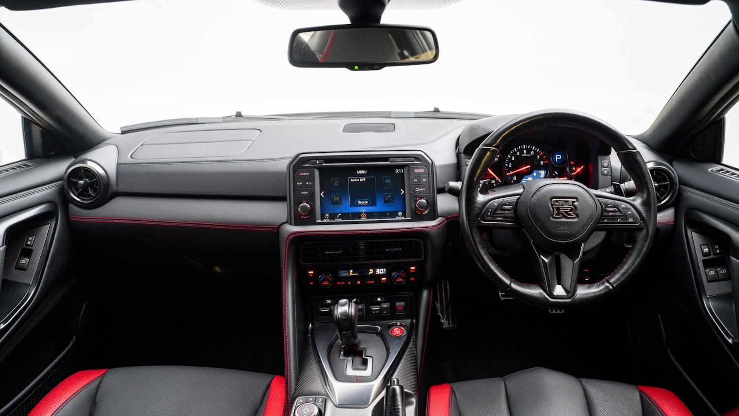 Used Nissan GT-R 2017 for sale - 77012986: Photo 2