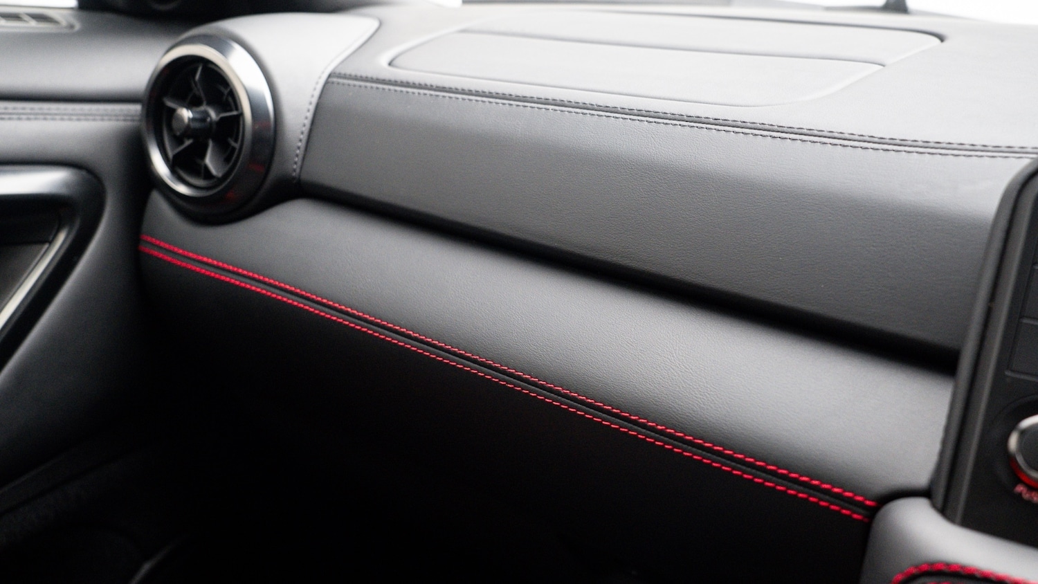 Used Nissan GT-R 2017 for sale - 77012986: Photo 28