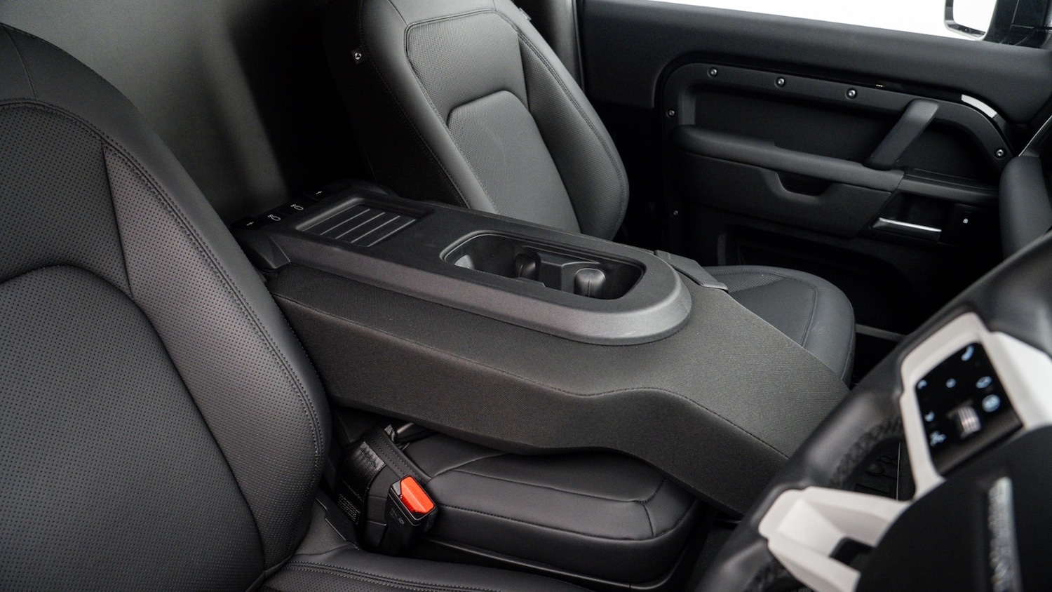 Used Land Rover Defender 2025 for sale - 78165758: Photo 28