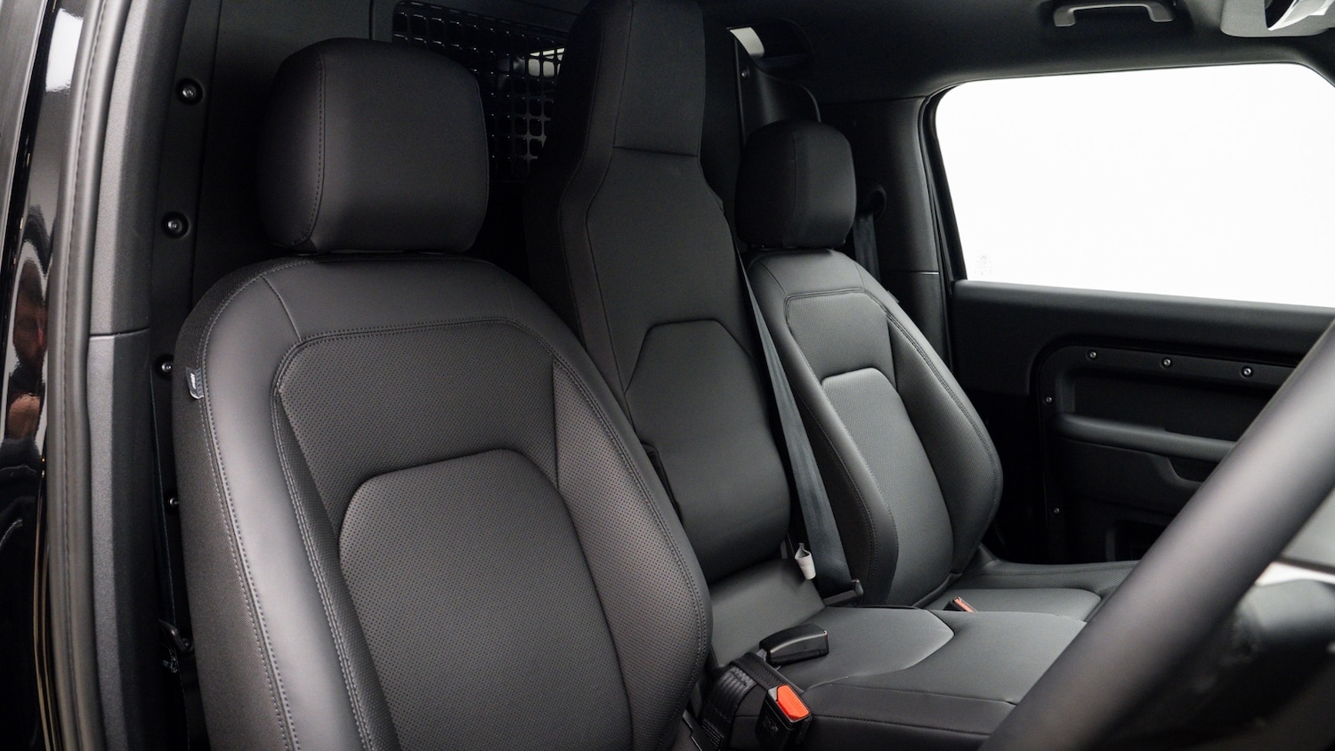 Used Land Rover Defender 2025 for sale - 78165758: Photo 3