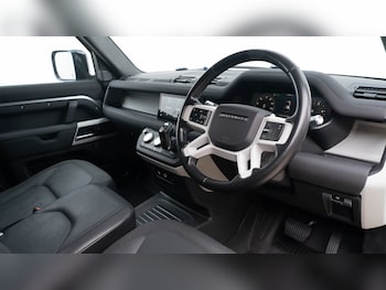 Used Land Rover Defender 2021 for sale - 76297567: Photo