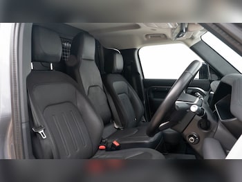 Used Land Rover Defender 2021 for sale - 76297567: Photo