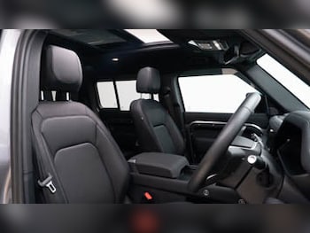 Used Land Rover Defender 110 2024 for sale - 76933158: Photo