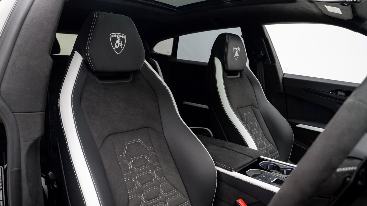 Used Lamborghini Urus 2026 for sale - 78080976: Photo 3