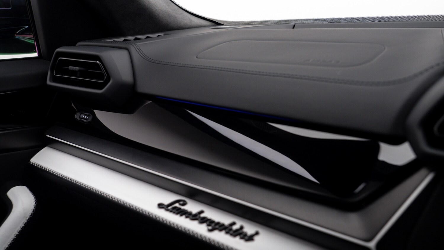 Used Lamborghini Urus 2026 for sale - 78080976: Photo 47