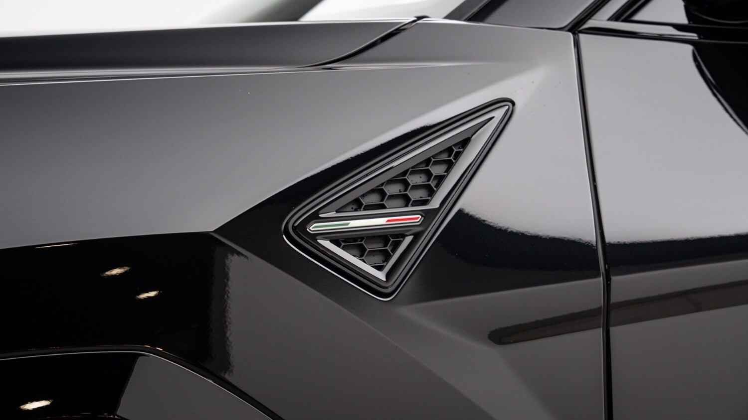 Used Lamborghini Urus 2026 for sale - 78080976: Photo 54