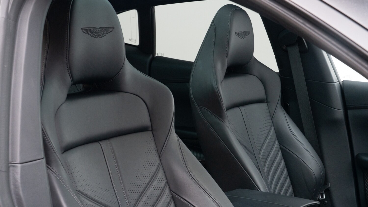 Used Aston Martin DBX 2024 for sale - 77640762: Photo 3