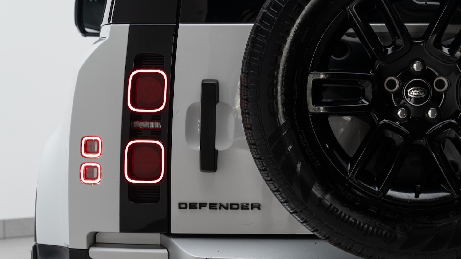 Used Land Rover Defender 2023 for sale - 77087410: Photo 18