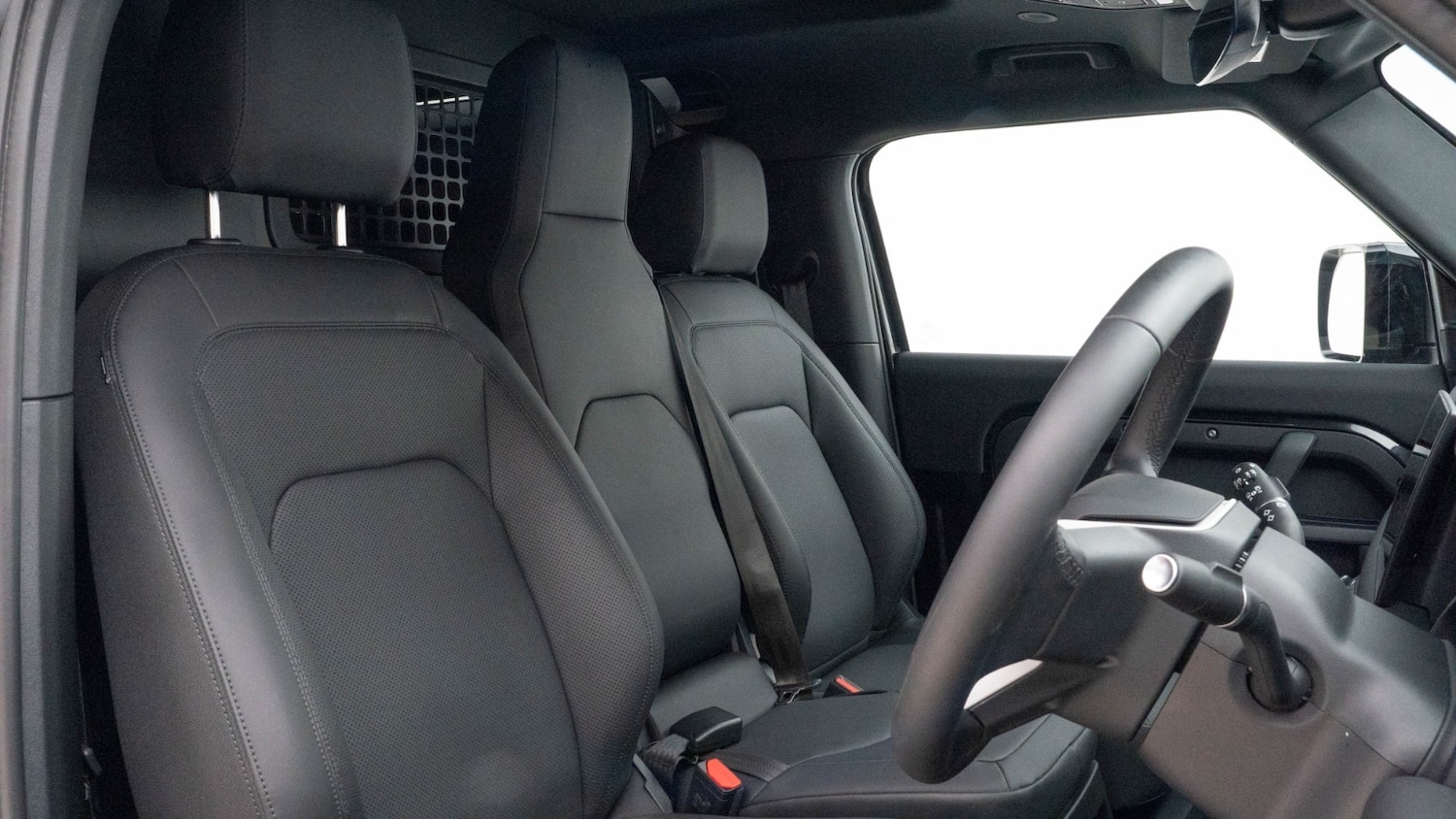 Used Land Rover Defender 2025 for sale - 76647857: Photo 3