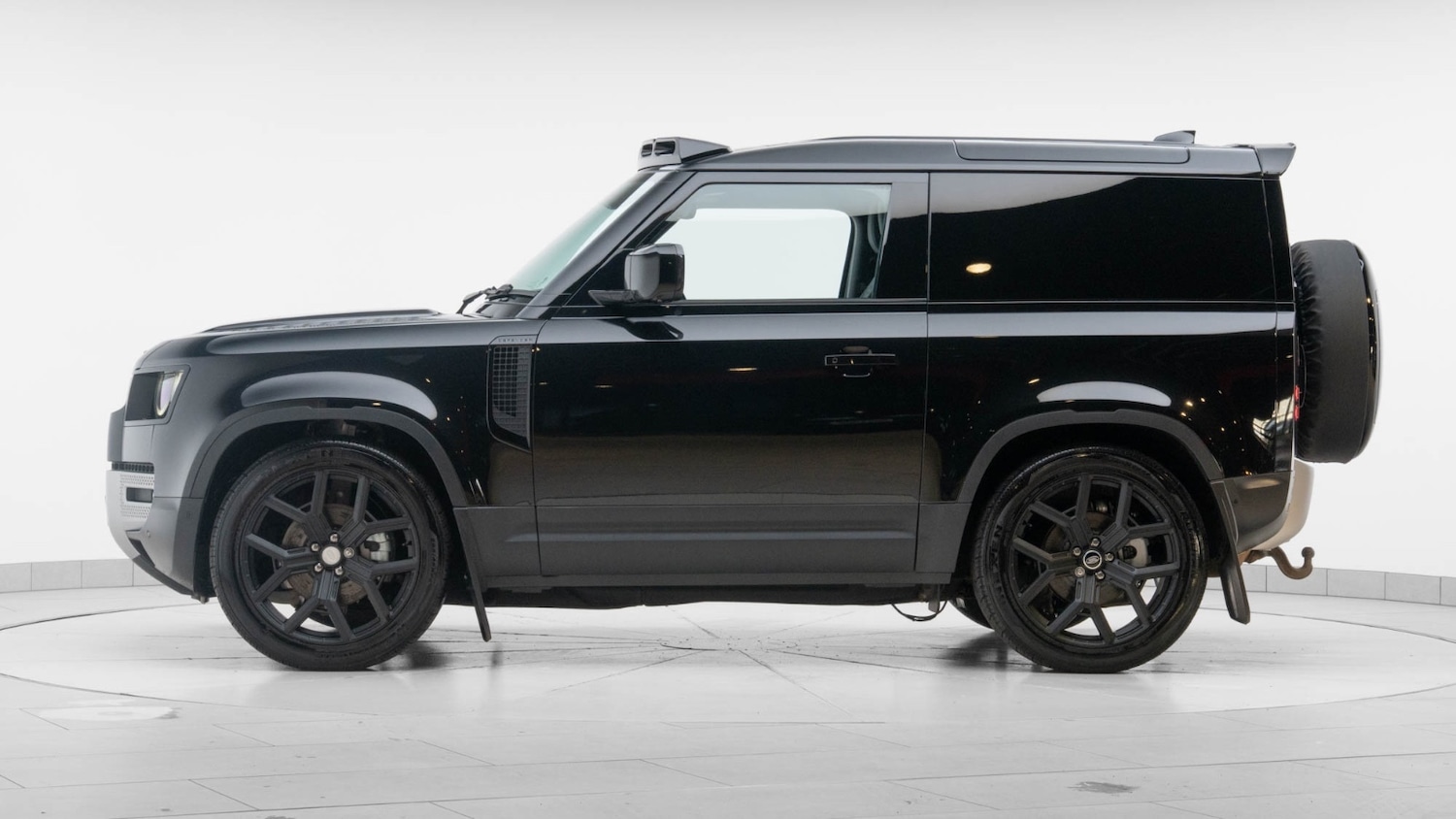 Used Land Rover Defender 2025 for sale - 76647857: Photo 5