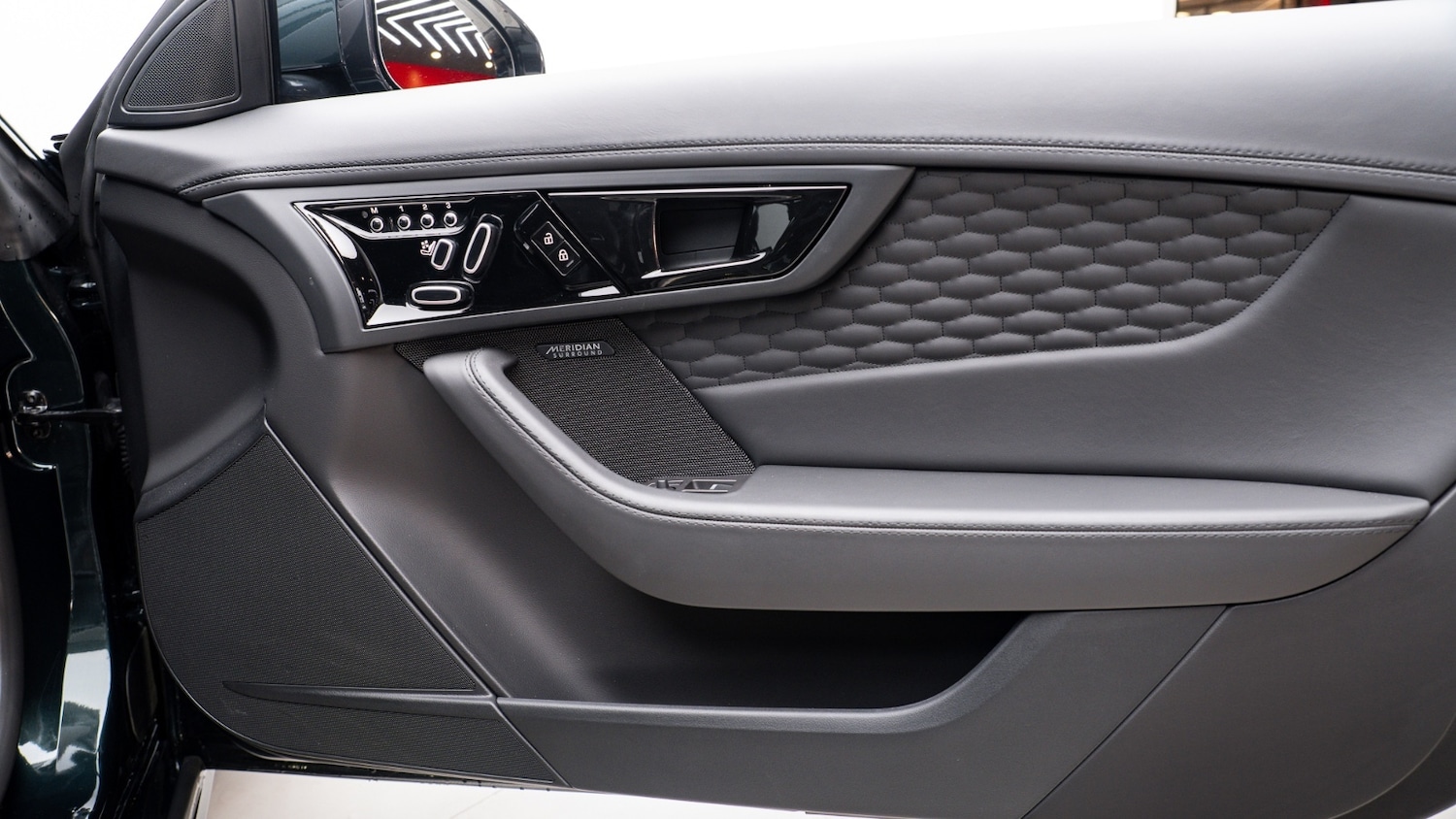 Used Jaguar F-Type 2024 for sale - 77917954: Photo 12