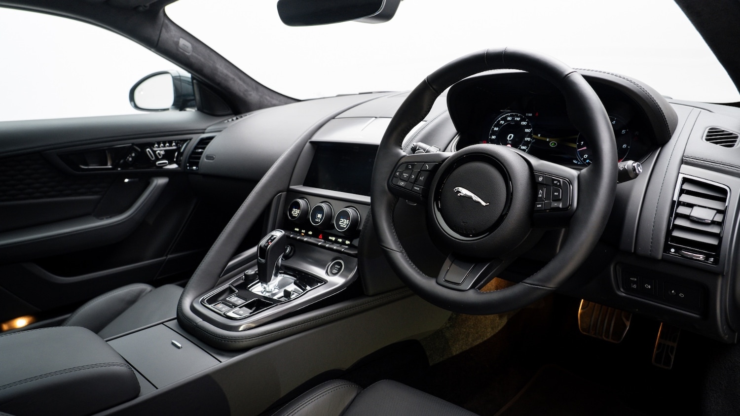 Used Jaguar F-Type 2024 for sale - 77917954: Photo 2