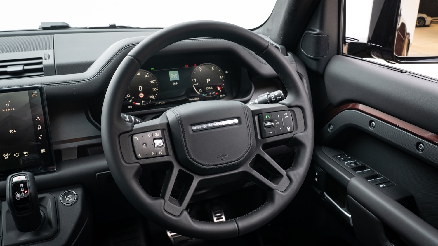 Used Land Rover Defender 2025 for sale - 77917895: Photo 18