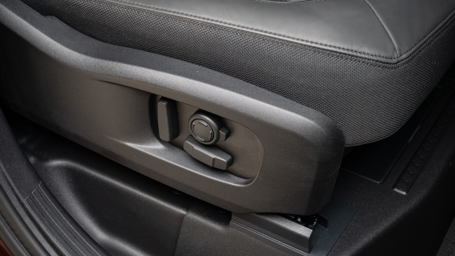 Used Land Rover Defender 2025 for sale - 77917895: Photo 23