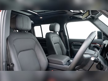 Used Land Rover Defender 2025 for sale - 77917895: Photo
