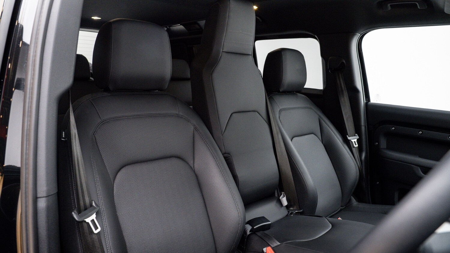 Used Land Rover Defender 2025 for sale - 76948324: Photo 3