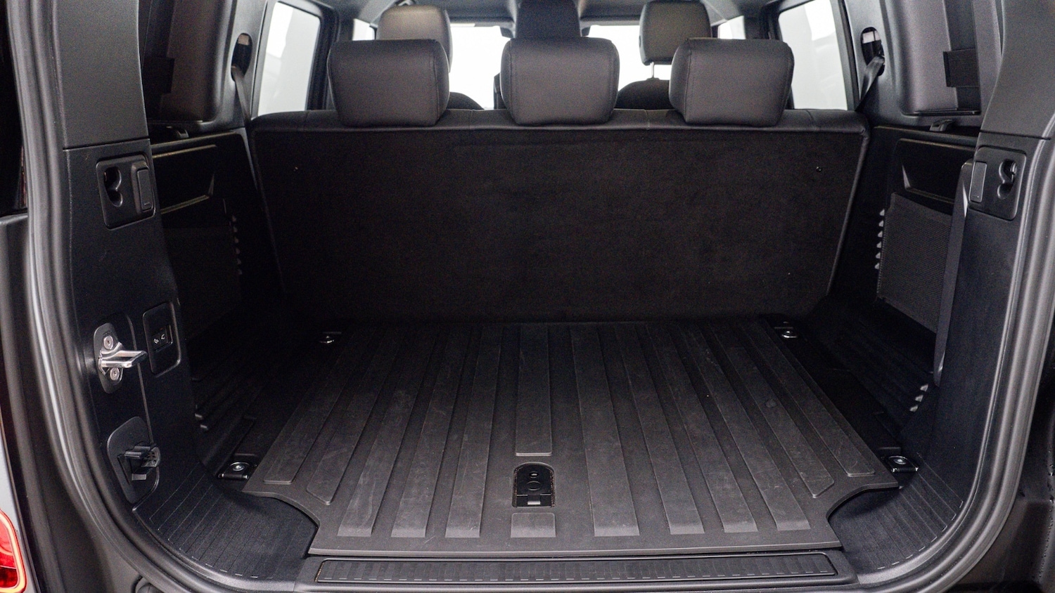 Used Land Rover Defender 2025 for sale - 76948324: Photo 5