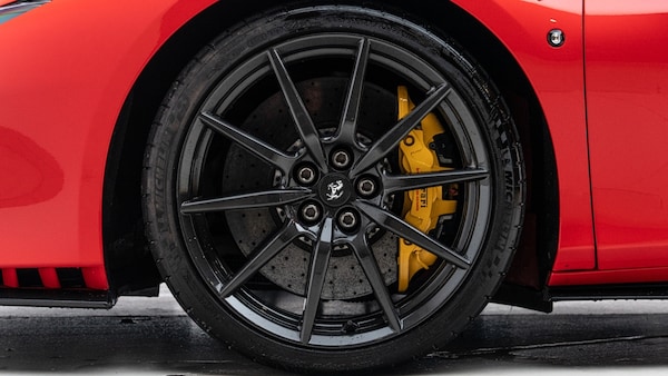 Used Ferrari F8 Spider 2021 for sale - 76276633: Photo 14
