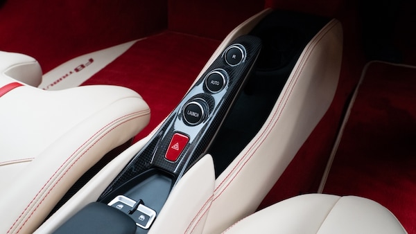 Used Ferrari F8 Spider 2021 for sale - 76276633: Photo 30