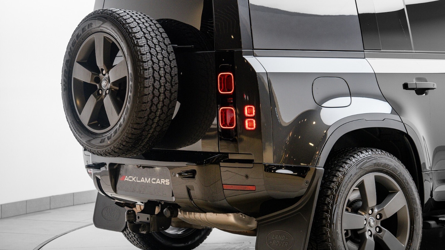 Used Land Rover Defender 2025 for sale - 76842118: Photo 11