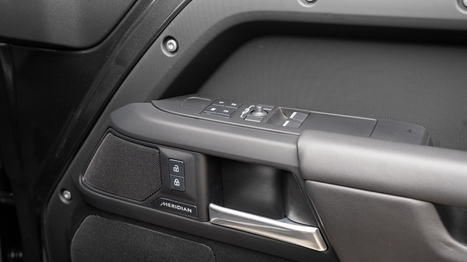 Used Land Rover Defender 2025 for sale - 76842118: Photo 17