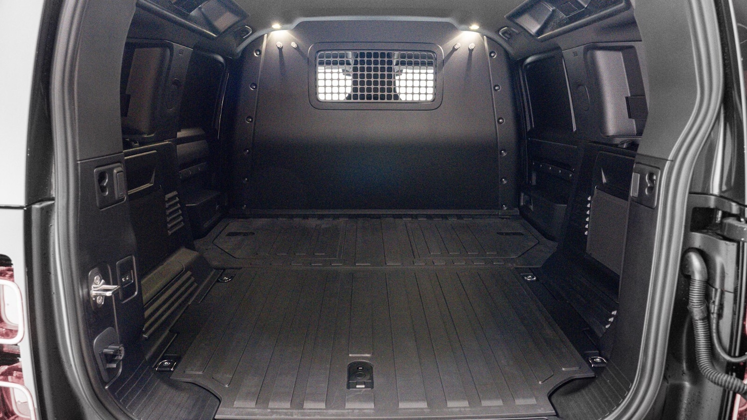 Used Land Rover Defender 2025 for sale - 76842118: Photo 2