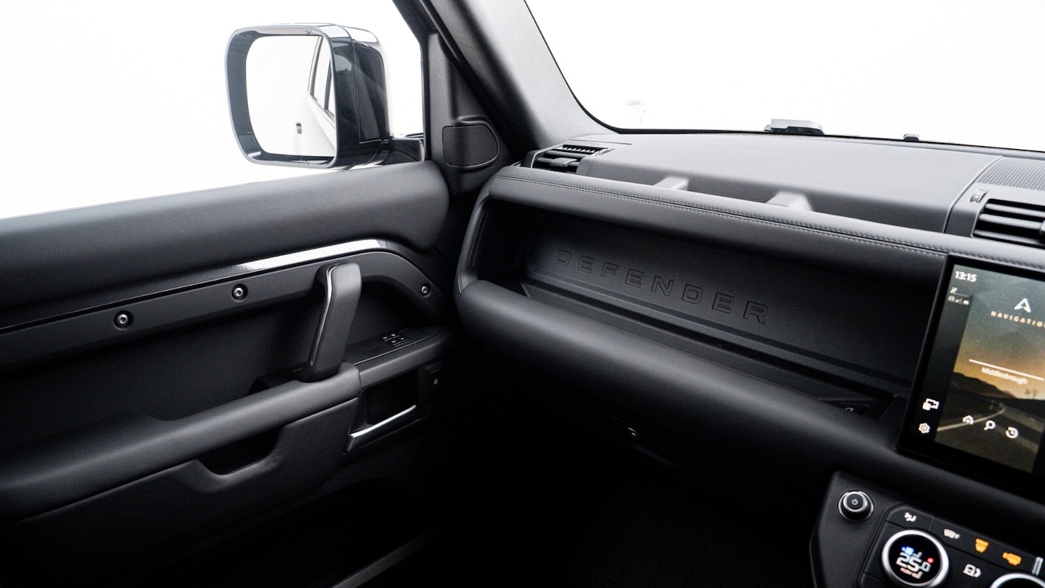 Used Land Rover Defender 2025 for sale - 76842118: Photo 28